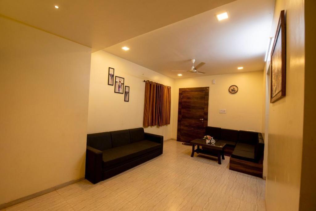 Paramount 3 Ac Bedrooms Hall Garden With Lake View Panchgani Exterior foto