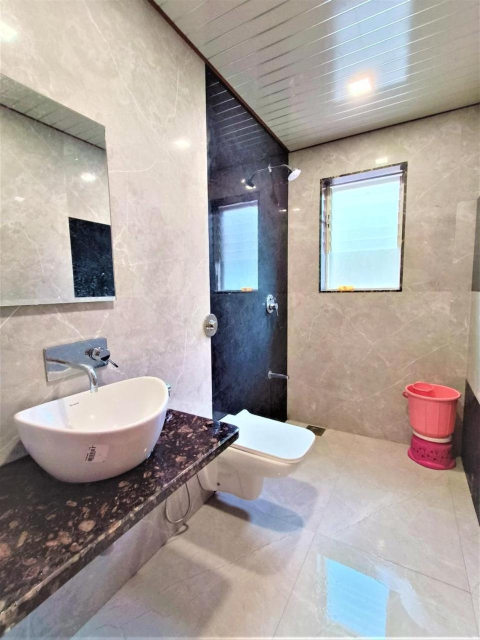 Paramount 3 Ac Bedrooms Hall Garden With Lake View Panchgani Exterior foto